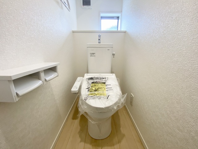 ～トイレ～
1階・2階にウォシュレット機能付きトイレを完備！2ヶ所あると混雑する朝は助かります。