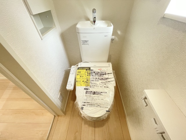 ～トイレ～
トルネード洗浄で少ない水でもしっかり前方部から後方部までしっかり洗浄。いつでも清潔なトイレをキープ！