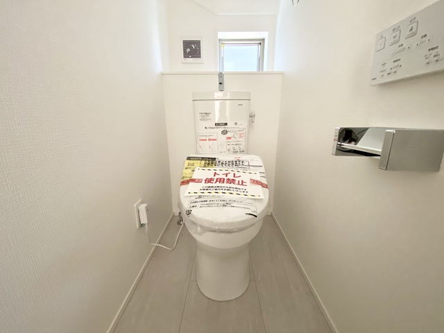 ～トイレ～
1階・2階にウォシュレット機能付きトイレを完備！2ヶ所あると混雑する朝は助かります。