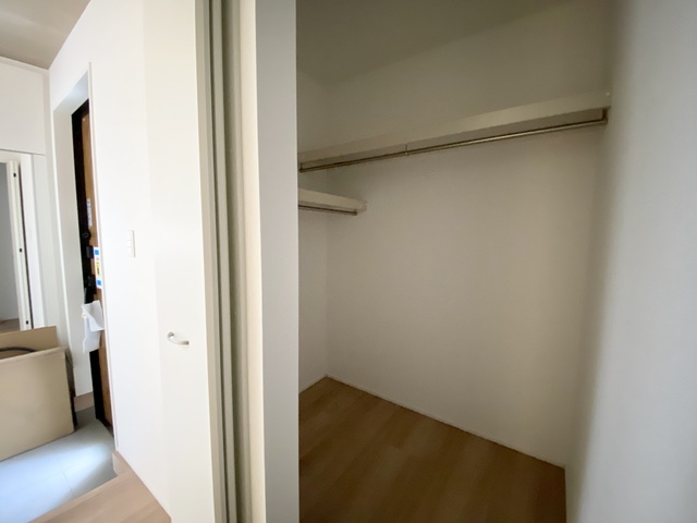 ～ファミリークローゼット～
ランドセル、仕事用カバン、上着などをリビングに放置する習慣がなくなり、部屋がキレイに保たれます。