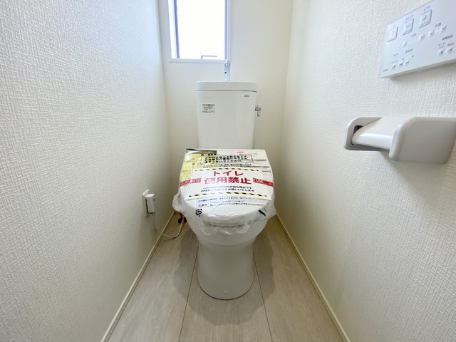 ～トイレ～
1階・2階にウォシュレット機能付きトイレを完備！2ヶ所あると混雑する朝は助かります。