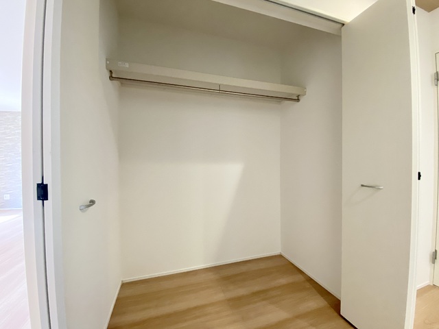～ファミリークローゼット～
帰宅してすぐ、アウター、バッグ、帽子などを収納できるため、部屋に荷物を持ち込まずに済みます。