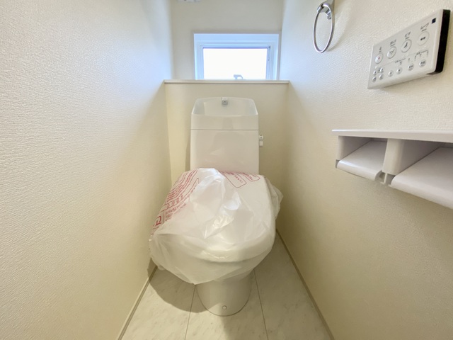 ～トイレ～
1階・2階にウォシュレット機能付きトイレを完備！2ヶ所あると混雑する朝は助かります。