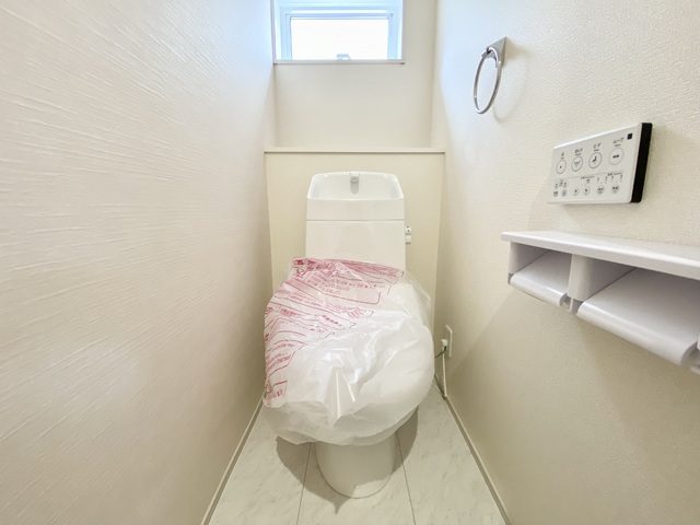 ～トイレ～
1階・2階にウォシュレット機能付きトイレを完備！2ヶ所あると混雑する朝は助かります。