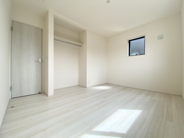 ～洋室～
自分が過ごしやすい空間をコーディネートできるカスタマイズ性の高い洋室はシンプルな設計になっています。