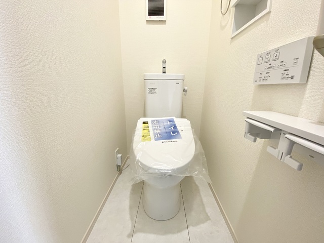 ～トイレ～
1階・2階にウォシュレット機能付きトイレを完備！2ヶ所あると混雑する朝は助かります。