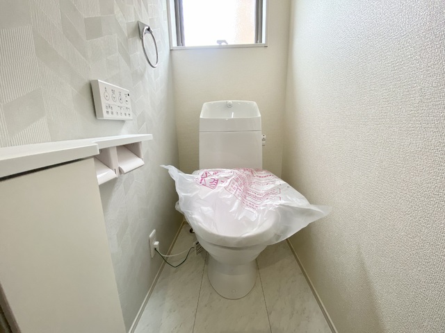～トイレ～
1階・2階にウォシュレット機能付きトイレを完備！2ヶ所あると混雑する朝は助かります。