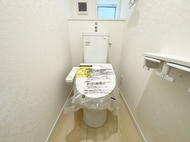 ～トイレ～
1階・2階にウォシュレット機能付きトイレを完備！2ヶ所あると混雑する朝は助かります。