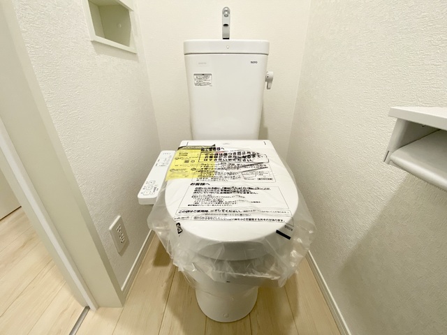 ～トイレ～
1階・2階にウォシュレット機能付きトイレを完備！2ヶ所あると混雑する朝は助かります。