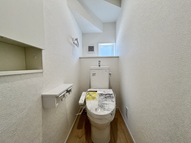 ～トイレ～
1階・2階にウォシュレット機能付きトイレを完備！2ヶ所あると混雑する朝は助かります。