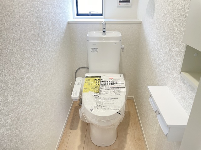 ～トイレ～
1階・2階にウォシュレット機能付きトイレを完備！2ヶ所あると混雑する朝は助かります。