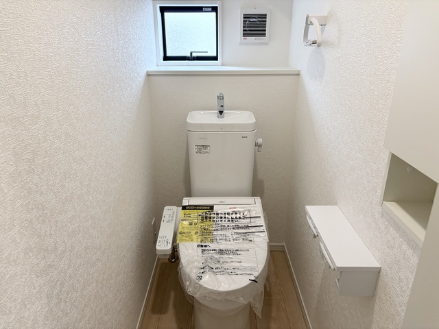 ～トイレ～
1階・2階にウォシュレット機能付きトイレを完備！2ヶ所あると混雑する朝は助かります。