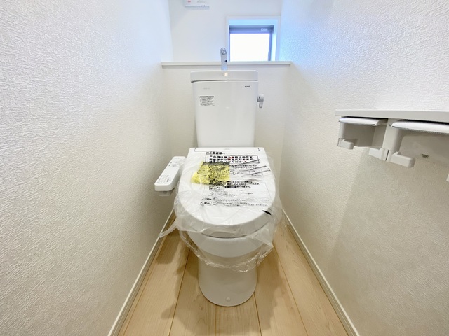 ～トイレ～
1階・2階にウォシュレット機能付きトイレを完備！2ヶ所あると混雑する朝は助かります。
