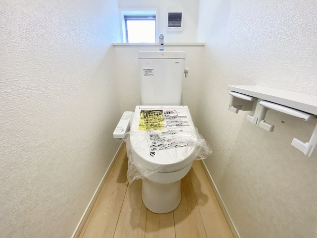 ～トイレ～
1階・2階にウォシュレット機能付きトイレを完備！2ヶ所あると混雑する朝は助かります。