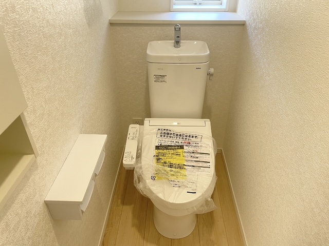～トイレ～
1階・2階にウォシュレット機能付きトイレを完備！2ヶ所あると混雑する朝は助かります。