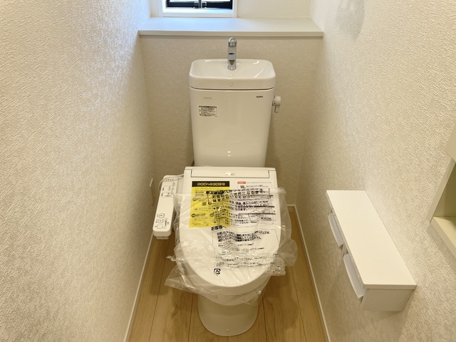 ～トイレ～
1階・2階にウォシュレット機能付きトイレを完備！2ヶ所あると混雑する朝は助かります。