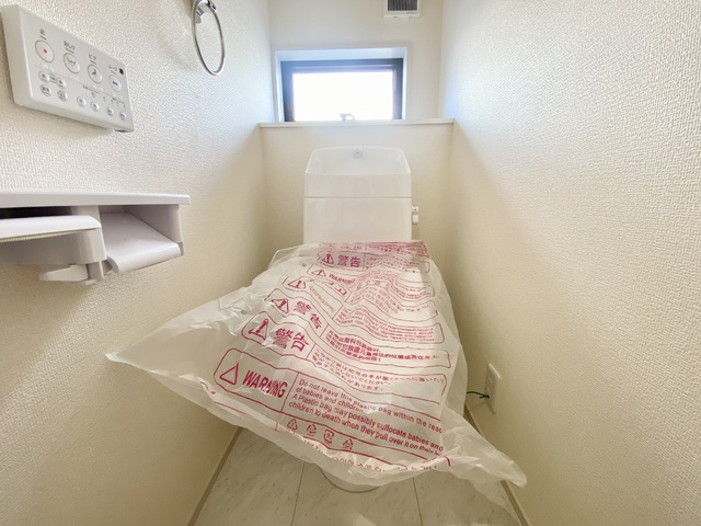 ～トイレ～
1階・2階にウォシュレット機能付きトイレを完備！2ヶ所あると混雑する朝は助かります。