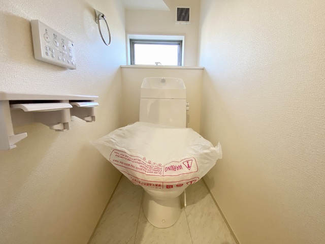 ～トイレ～
1階・2階にウォシュレット機能付きトイレを完備！2ヶ所あると混雑する朝は助かります。