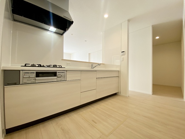 ～キッチン～
キッチンで作業をしながらリビング全体が見渡せます。浄水器・収納豊富・便利で使い勝手も良いです！