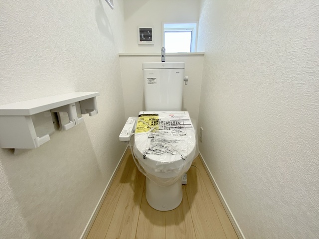 ～トイレ～
1階・2階にウォシュレット機能付きトイレを完備！2ヶ所あると混雑する朝は助かります。