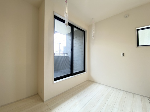 ～２階ホール～
室内物干しが付いており、天気や季節を気にせず洗濯物を干すことができます。
