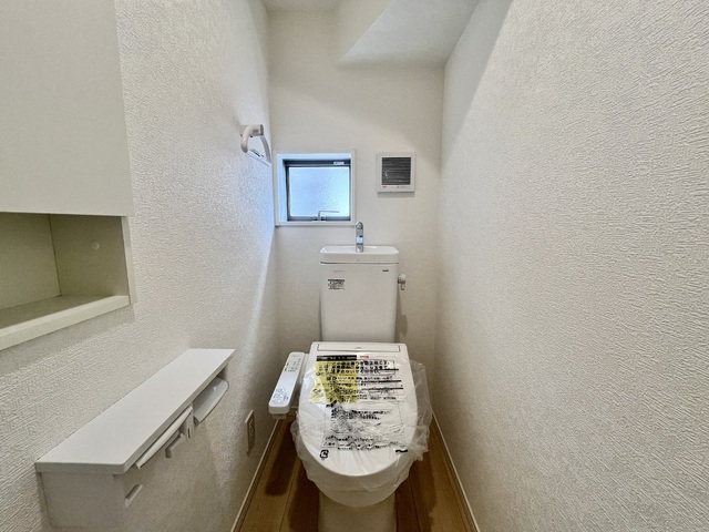 ～トイレ～
1階・2階にウォシュレット機能付きトイレを完備！2ヶ所あると混雑する朝は助かります。