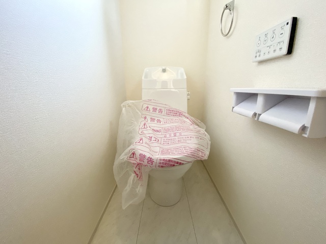 ～トイレ～
1階・2階にウォシュレット機能付きトイレを完備！2ヶ所あると混雑する朝は助かります。