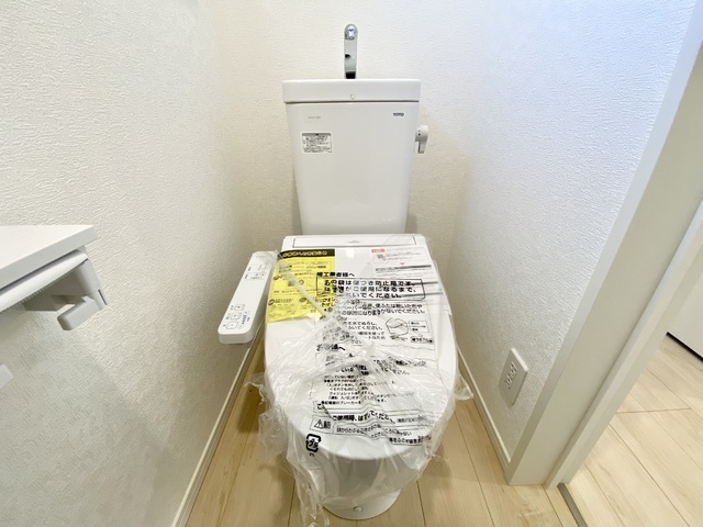 ～トイレ～
1階・2階にウォシュレット機能付きトイレを完備！2ヶ所あると混雑する朝は助かります。