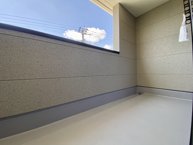 ～バルコニー～
インナーバルコニーなので突然の雨や雪でも屋根があるので安心！