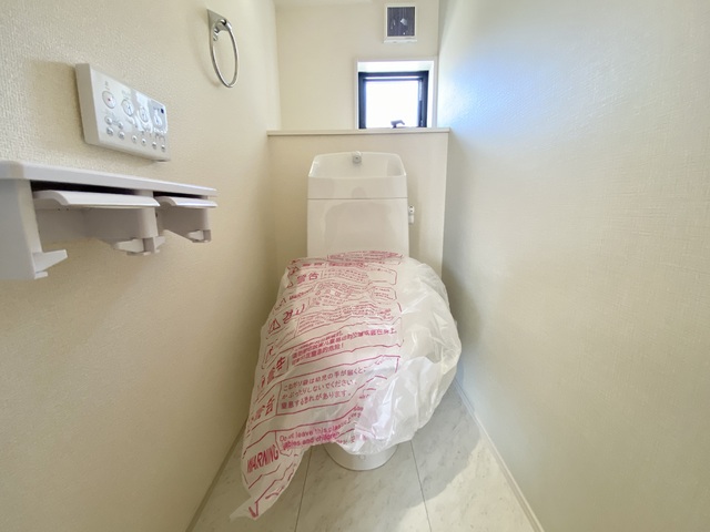 ～トイレ～
1階・2階にウォシュレット機能付きトイレを完備！2ヶ所あると混雑する朝は助かります。