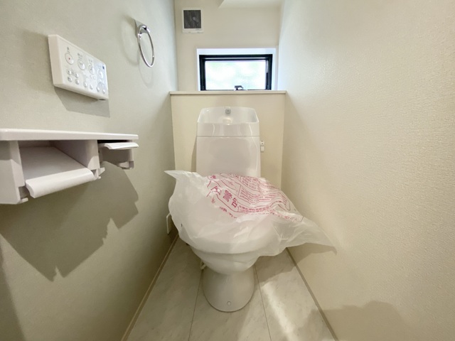 ～トイレ～
1階・2階にウォシュレット機能付きトイレを完備！2ヶ所あると混雑する朝は助かります。