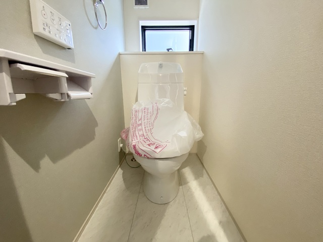～トイレ～
1階・2階にウォシュレット機能付きトイレを完備！2ヶ所あると混雑する朝は助かります。