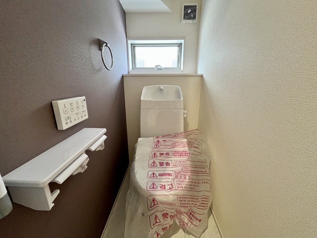 ～トイレ～
1階・2階にウォシュレット機能付きトイレを完備！2ヶ所あると混雑する朝は助かります。