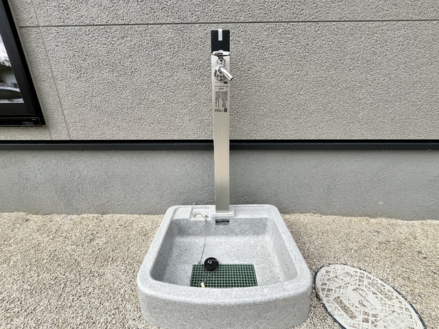 ～外水栓～
車の洗車や花の水やり、お子さまの水遊びにお使いいただけます！