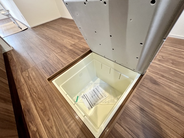 ～床下収納～
デッドスペースを有効活用した床下収納は缶詰・飲料水・非常食・日持ちする食料の保存に重宝しそうですね！