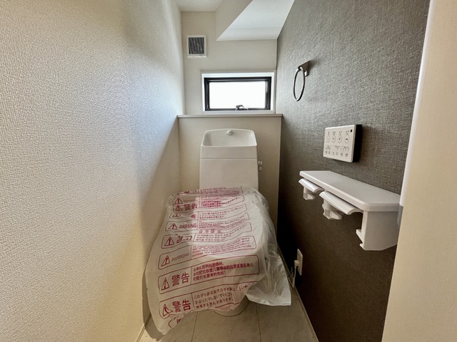 ～トイレ～
1階・2階にウォシュレット機能付きトイレを完備！2ヶ所あると混雑する朝は助かります。