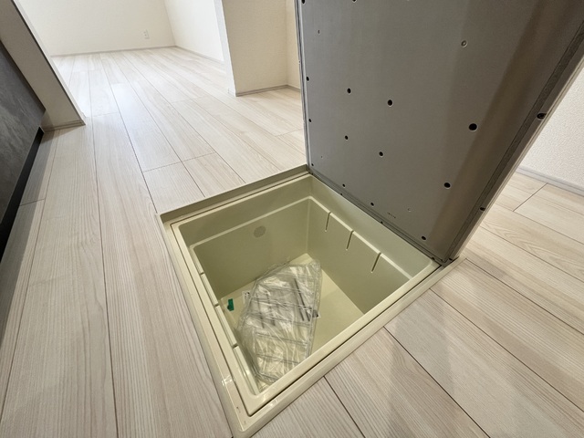 ～床下収納～
デッドスペースを有効活用した床下収納は缶詰・飲料水・非常食・日持ちする食料の保存に重宝しそうですね！