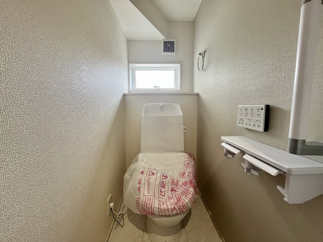 ～トイレ～
1階・2階にウォシュレット機能付きトイレを完備！2ヶ所あると混雑する朝は助かります。