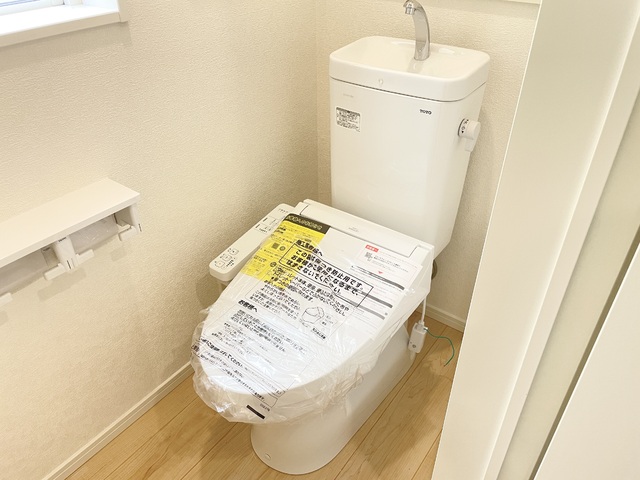 ～トイレ～
1階・2階にウォシュレット機能付きトイレを完備！2ヶ所あると混雑する朝は助かります。