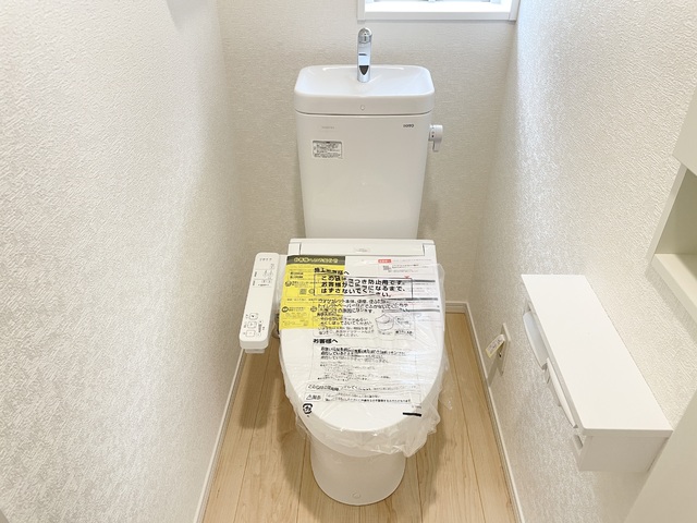～トイレ～
1階・2階にウォシュレット機能付きトイレを完備！2ヶ所あると混雑する朝は助かります。