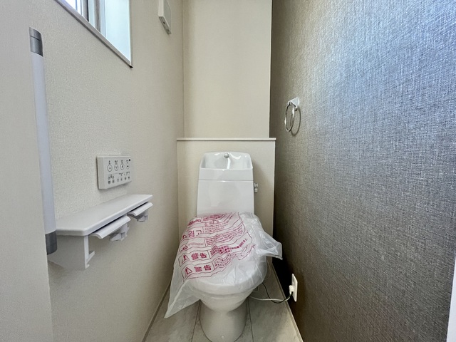 ～トイレ～
1階・2階にウォシュレット機能付きトイレを完備！2ヶ所あると混雑する朝は助かります。
