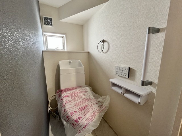 ～トイレ～
1階・2階にウォシュレット機能付きトイレを完備！2ヶ所あると混雑する朝は助かります。