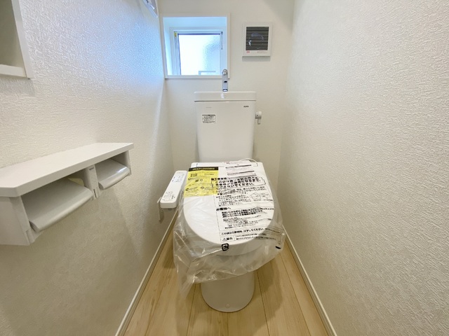～トイレ～
1階・2階にウォシュレット機能付きトイレを完備！2ヶ所あると混雑する朝は助かります。
