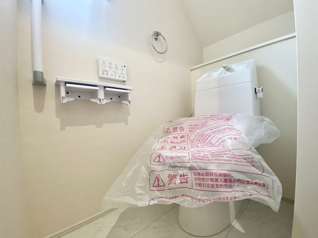 ～トイレ～
1階・2階にウォシュレット機能付きトイレを完備！2ヶ所あると混雑する朝は助かります。