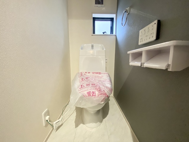 ～トイレ～
1階・2階にウォシュレット機能付きトイレを完備！2ヶ所あると混雑する朝は助かります。