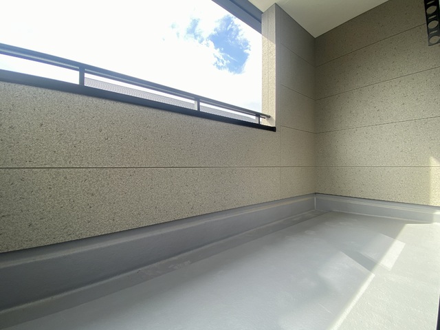 ～バルコニー～
インナーバルコニーなので突然の雨や雪でも屋根があるので安心！