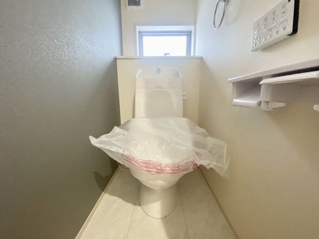 ～トイレ～
1階・2階にウォシュレット機能付きトイレを完備！2ヶ所あると混雑する朝は助かります。