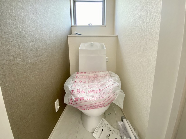 ～トイレ～
1階・2階にウォシュレット機能付きトイレを完備！2ヶ所あると混雑する朝は助かります。