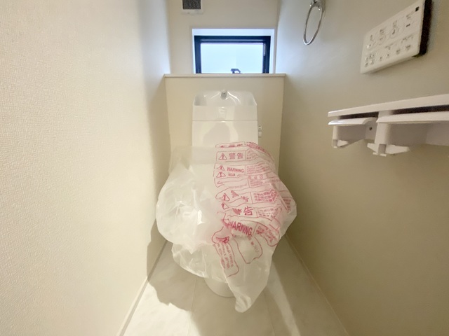 ～トイレ～
1階・2階にウォシュレット機能付きトイレを完備！2ヶ所あると混雑する朝は助かります。